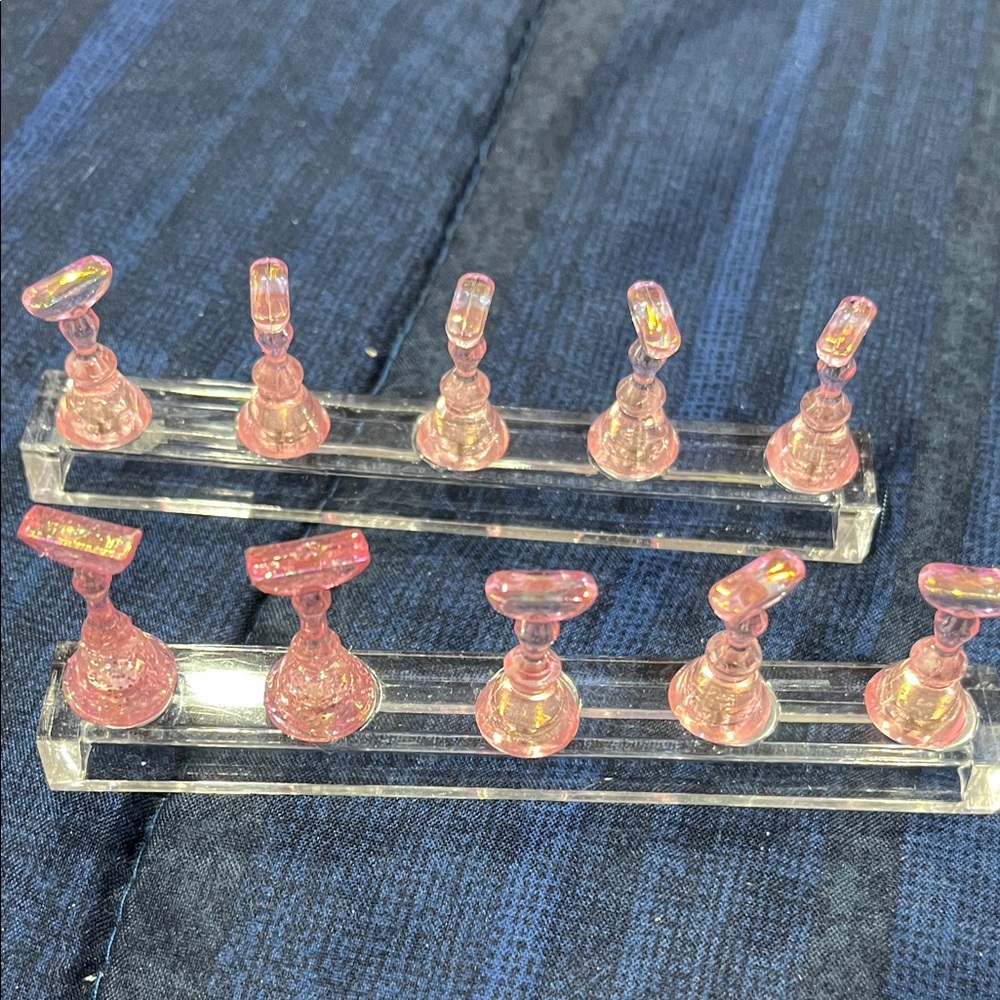 💕 NEW 2 SETS OF PINK MAGNETIC PRESS-ON NAL STANDS💕